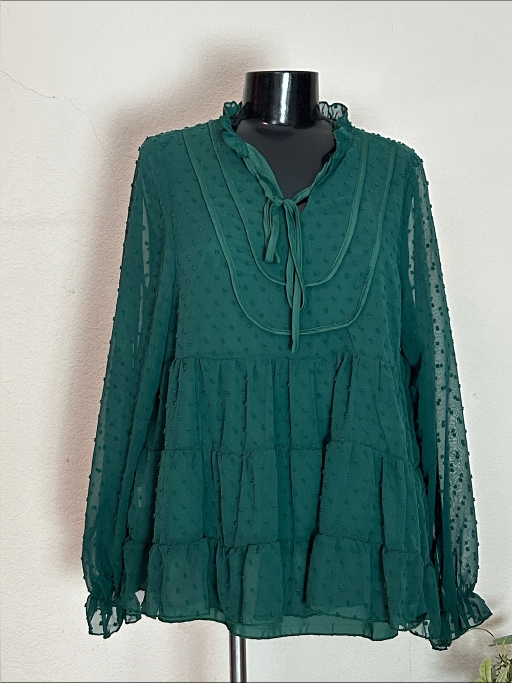 Textured Green Tie-Neck Tiered Blouse sz M